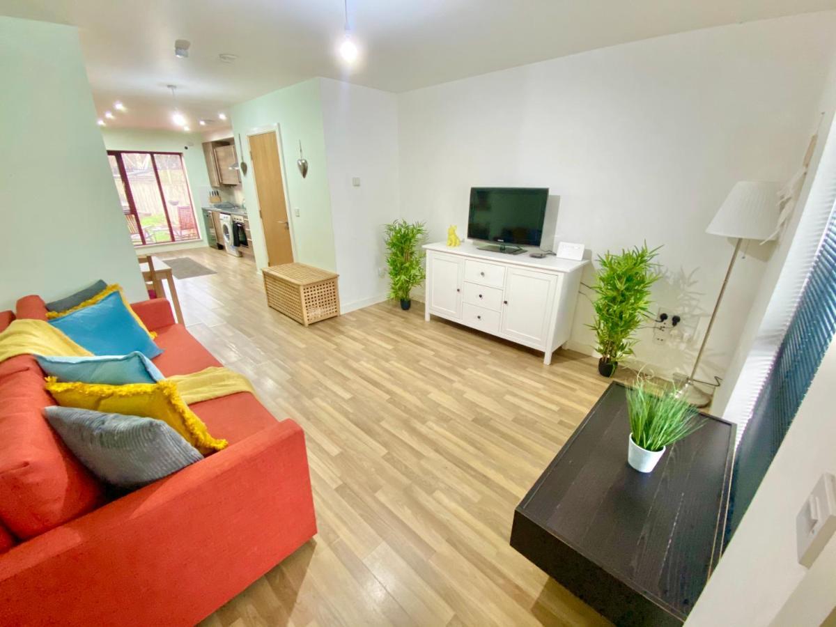 Spacious 5 Bed Townhouse Manchester, Salford Qauys - Two Bedroom With Parking Exterior photo
